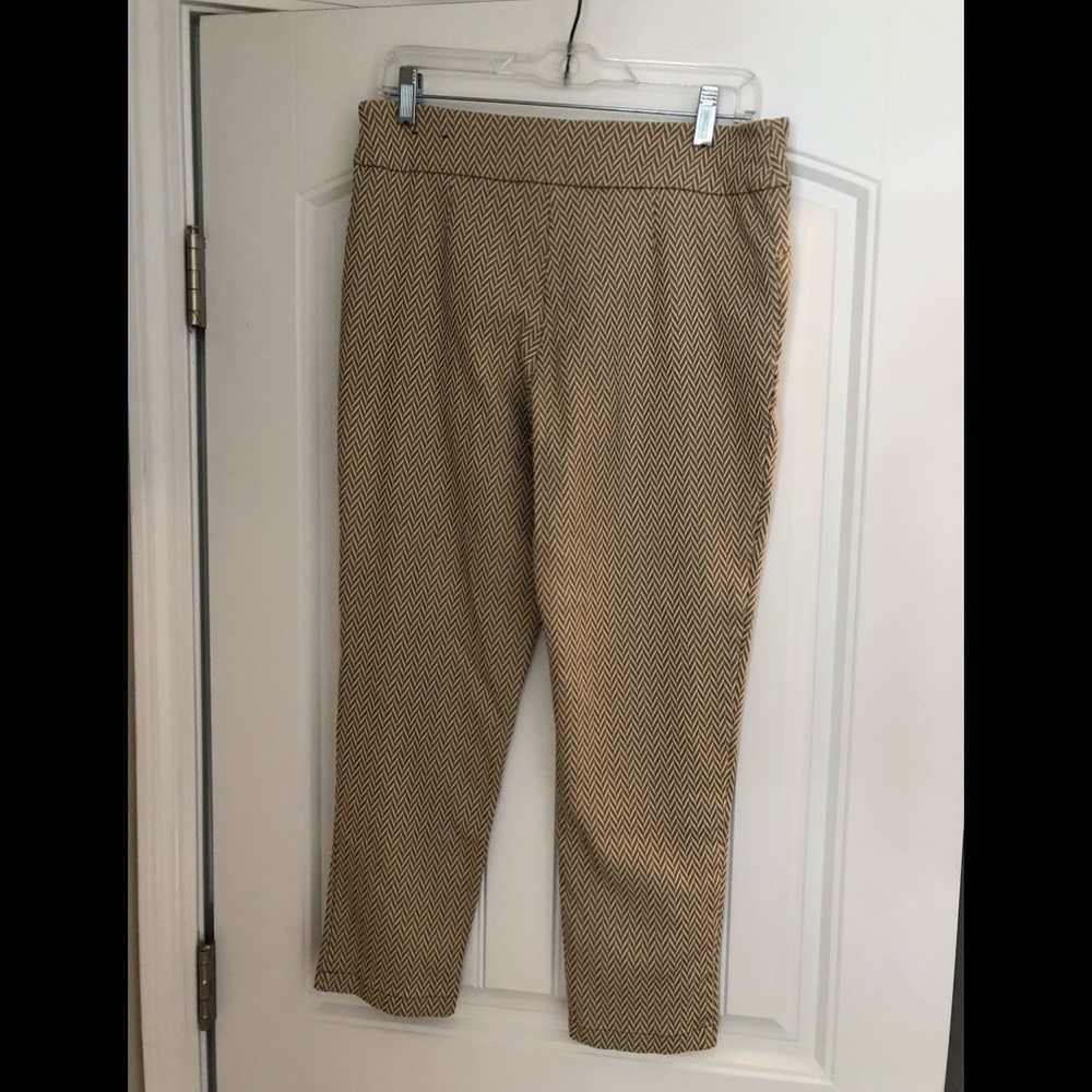 Cute crop pants for Spring, Summer, or early fall!